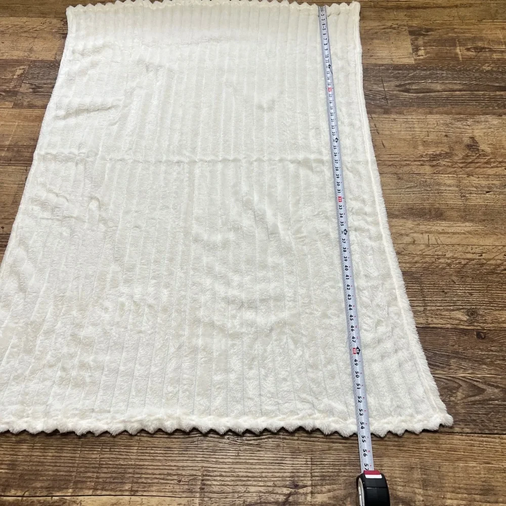 Rustic Rooster Plush Ribbed Throw Blanket Cream Ivory 40x55 soft light weight
